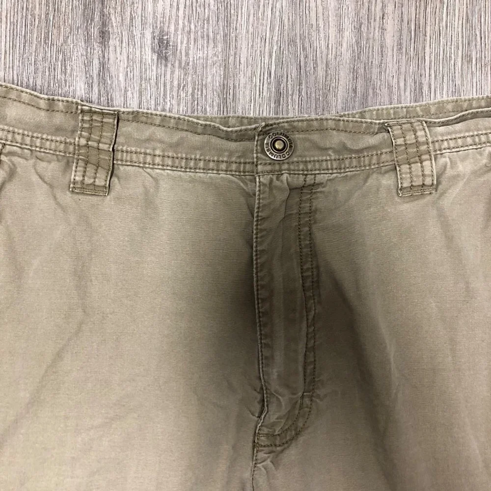 Columbia Cargo Pocket Shorts Men's Size 32 100% Cotton Tan Neutral Hiking Pants